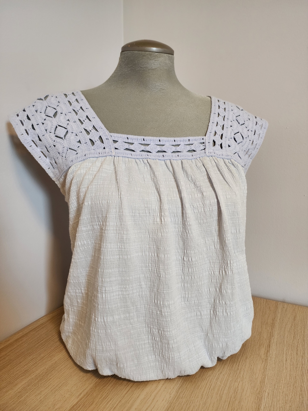 Max Studio London Coastal Cottagecore Crochet Lace Boho Top Small